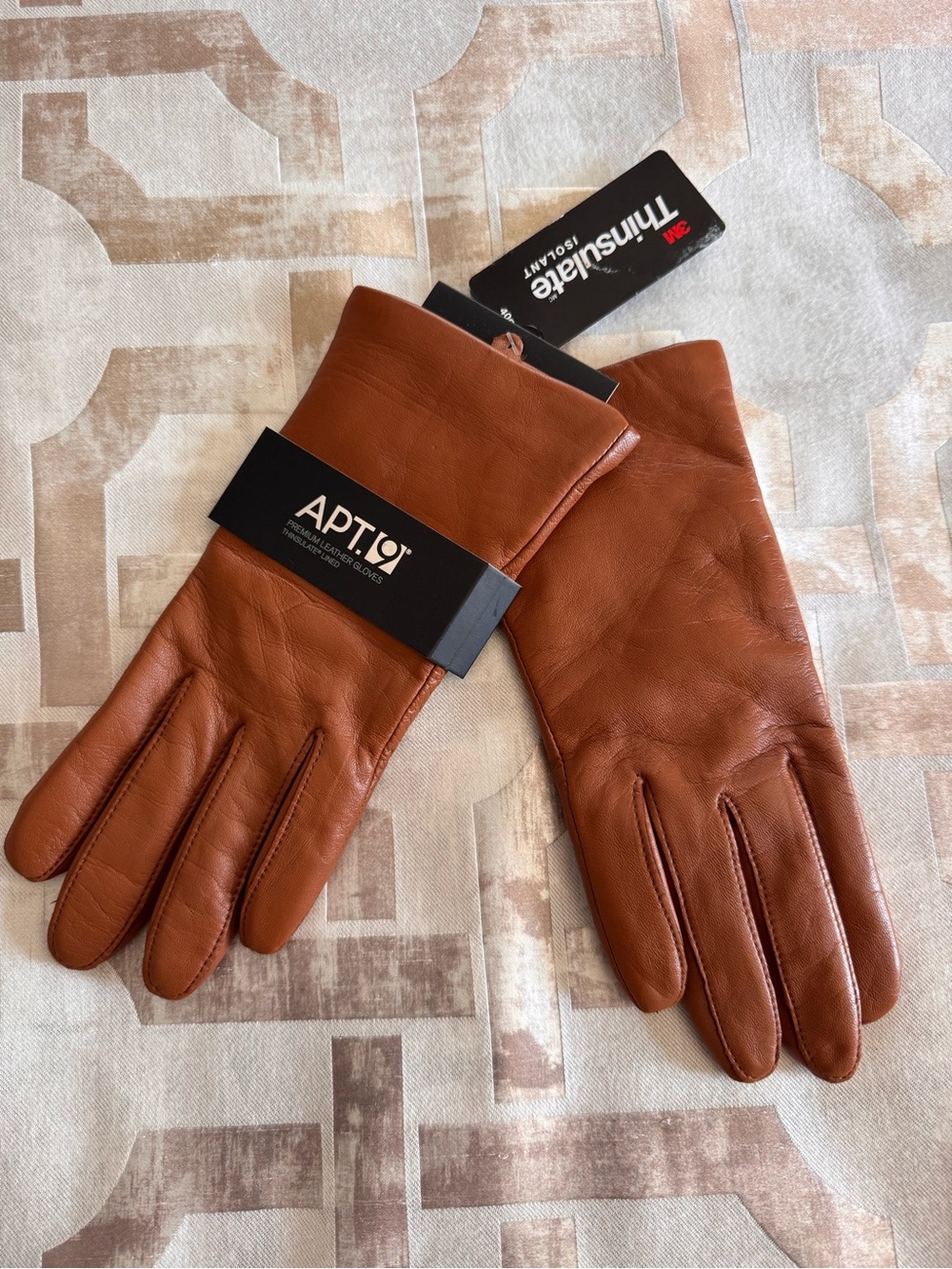 Apt. 9 Wonen’s British Tan (Cognac Brown) Leather Thinsulate Gloves. Size Medium